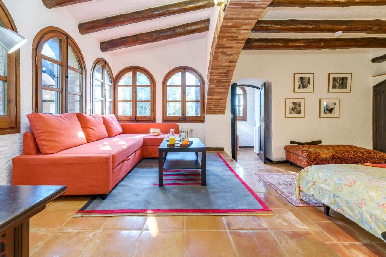 Masia Can Manent Del Bosc S XVIII Santa Eulalia de Ronsaná 外观 照片