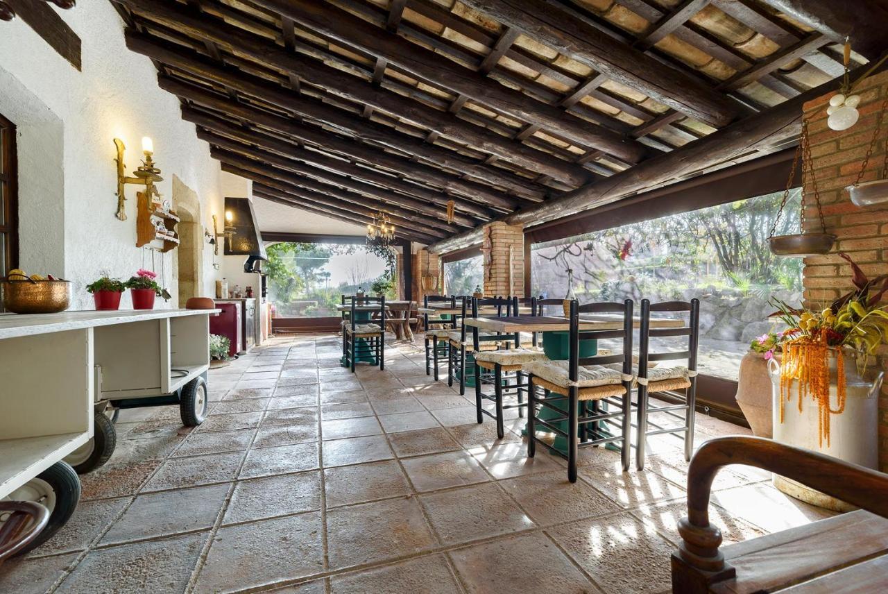 Masia Can Manent Del Bosc S XVIII Santa Eulalia de Ronsaná 外观 照片