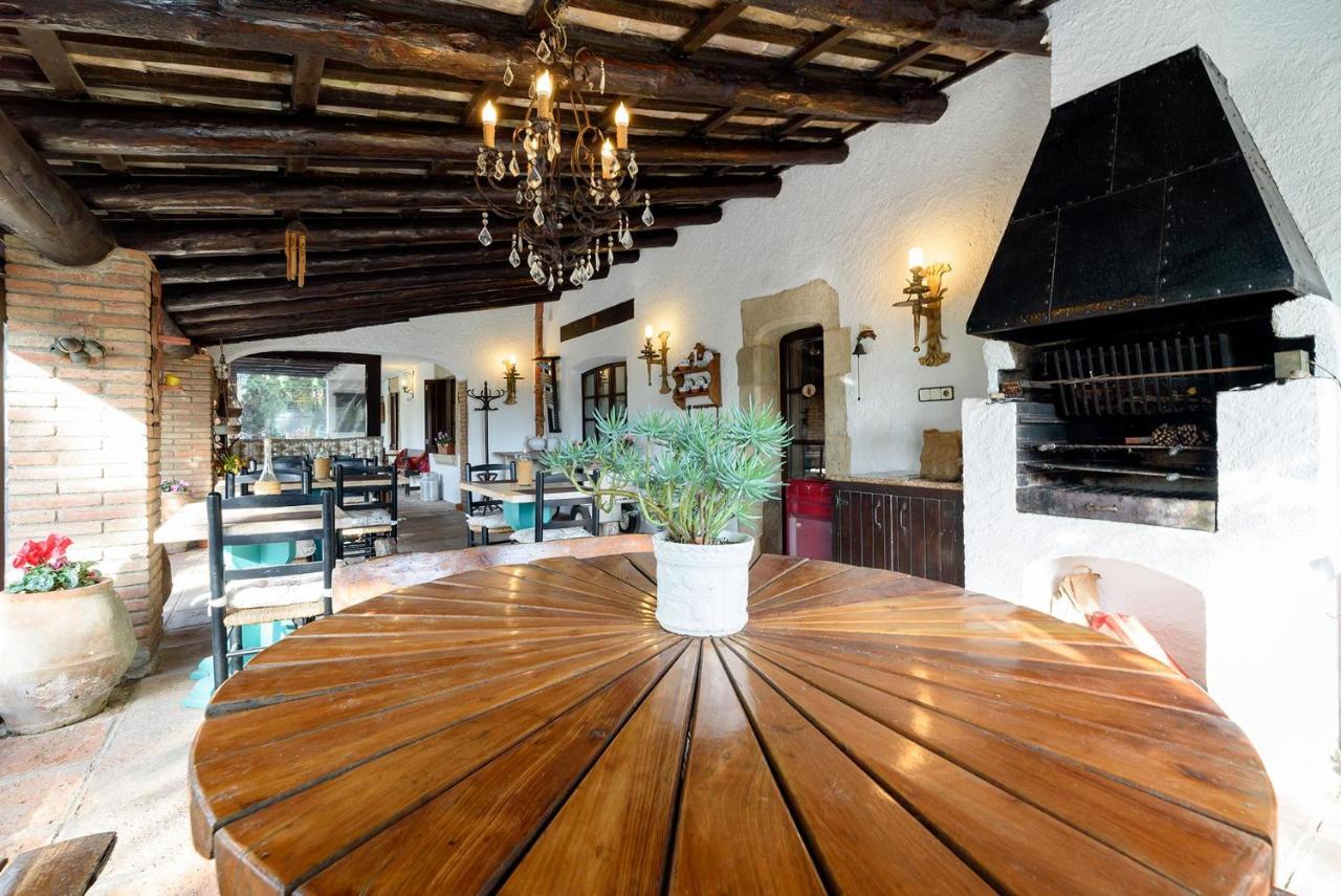 Masia Can Manent Del Bosc S XVIII Santa Eulalia de Ronsaná 外观 照片
